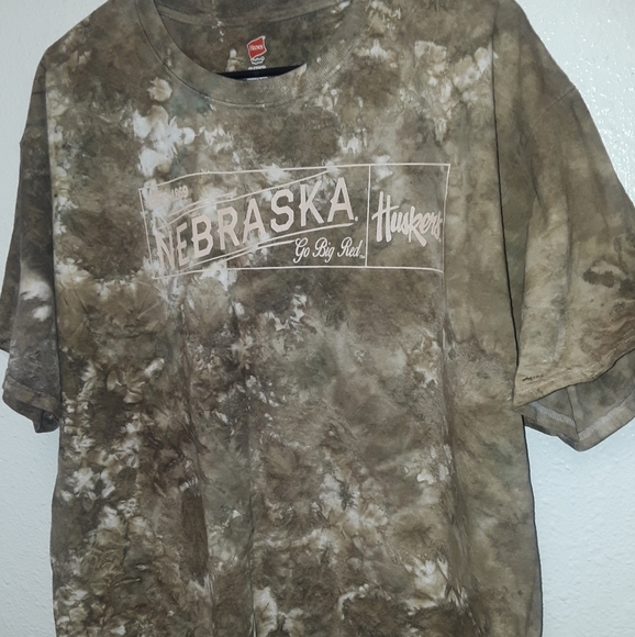 NCAA Nebraska Huskers Men's Shirt - Picture 3 of 8